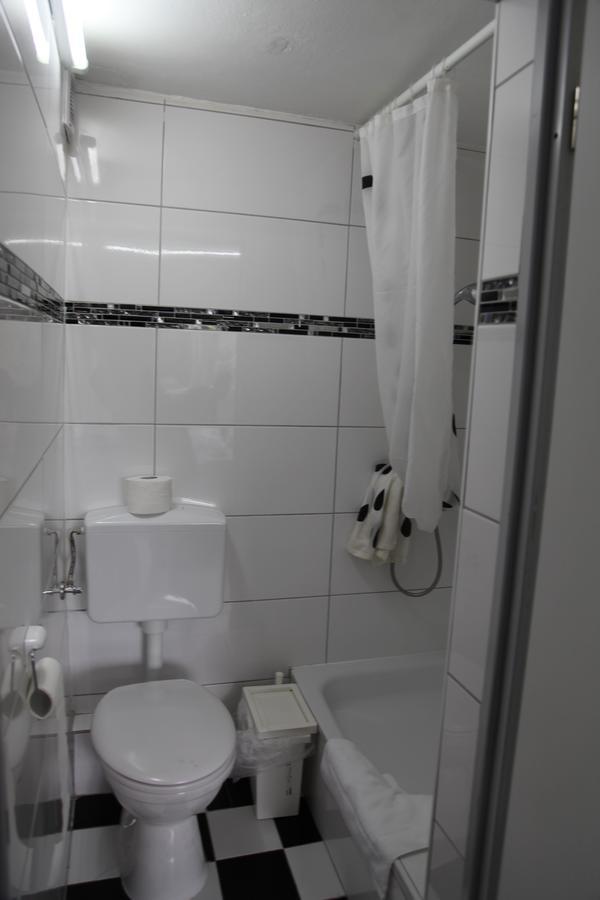 Hotel Moji Koeln Sieversstrasse Екстериор снимка